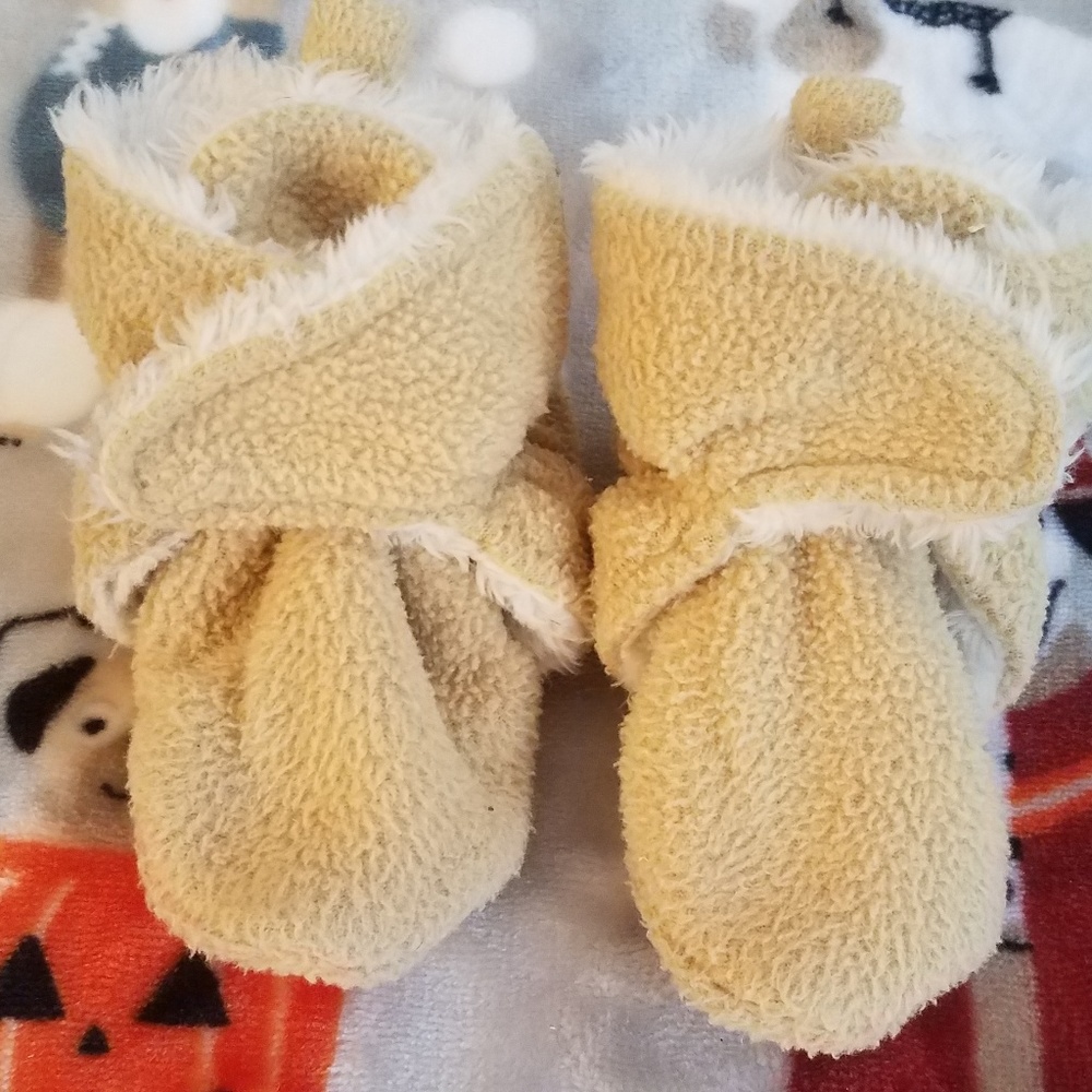 Soft fleece baby booties, size 12 to 18 mos